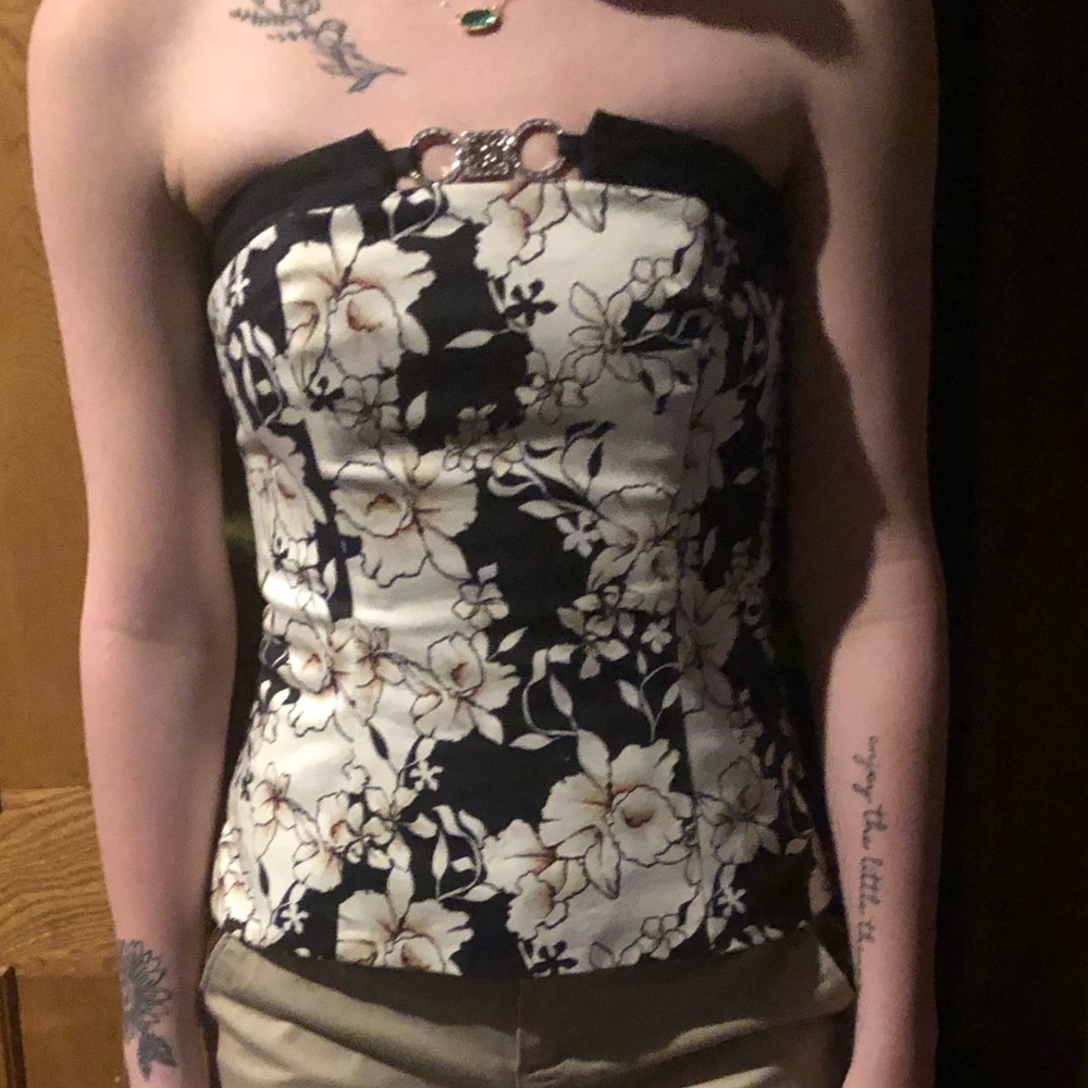 WHBM white and black with silver accent floral bustier top size 0